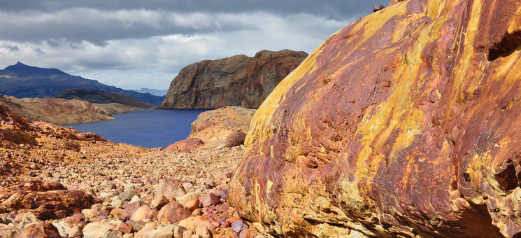 Polychromatic rocks