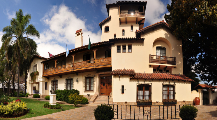 Colonial house
