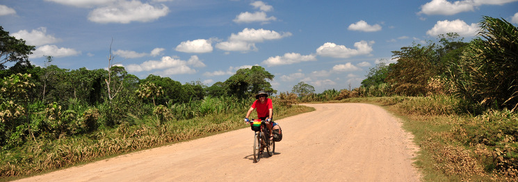 Pedaleando por la pampas amazónicas