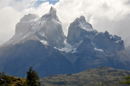 Los Cuernos from the road