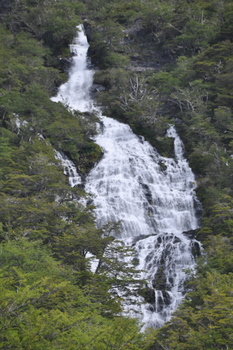 Catarata en el lago Deseado